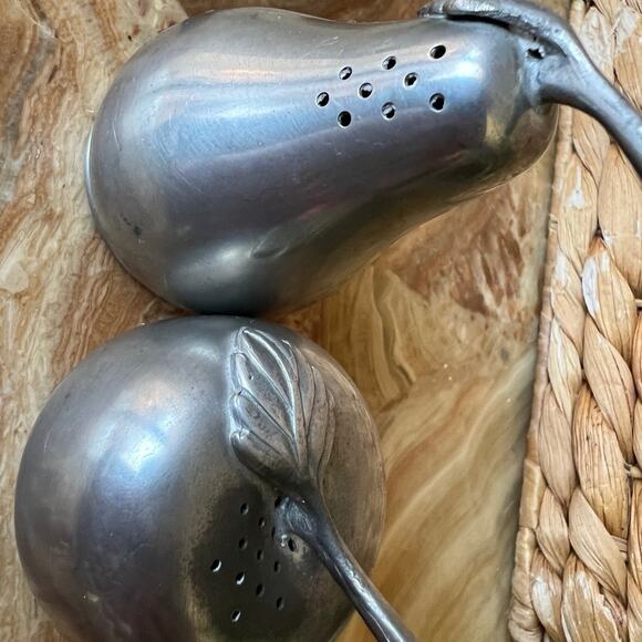 Pewter Apple and pear salt and pepper shakers - Picture 6 of 6